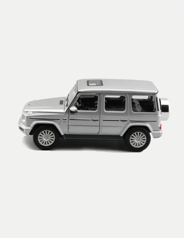 Maisto 1:25 2019 Mercedes-Benz G-Class (Silver, Red, or Black)