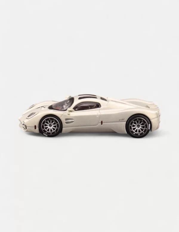 BBR Models 1:64 Pagani Utopia - Grigio Rinascimento White