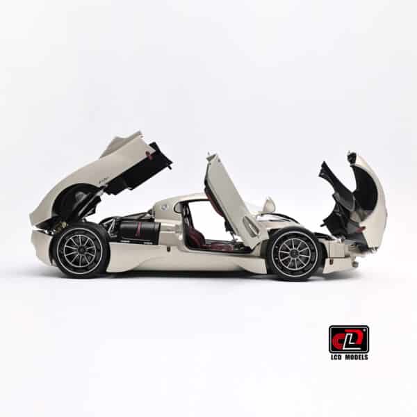 [PRE-ORDER] LCD Models 1:18 Pagani Utopia - Rinascimento Lucido / Champagne Gold