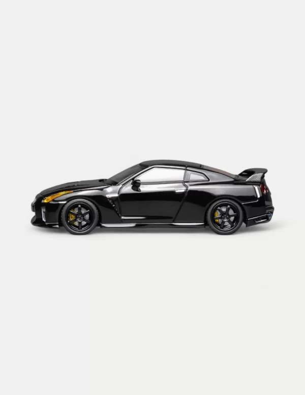 [PRE-ORDER] Motorhelix 1:64 Nissan GT-R (R35) W/ Headlights Customized - Black