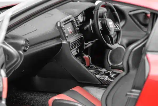 [PRE-ORDER] Motorhelix 1:18 Nissan GT-R NISMO (R35) Special Edition 2022 - Vibrant Red