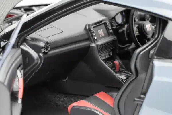 [PRE-ORDER] Motorhelix 1:18 Nissan GT-R NISMO (R35) Special Edition 2022 – Stealth Gray