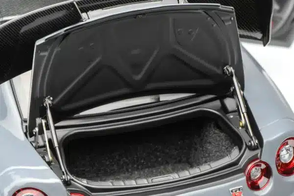 [PRE-ORDER] Motorhelix 1:18 Nissan GT-R NISMO (R35) Special Edition 2022 – Stealth Gray