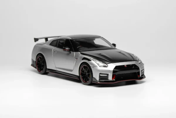 [PRE-ORDER] Motorhelix 1:18 Nissan GT-R NISMO (R35) Special Edition 2022 – Ultimate Metal Silver