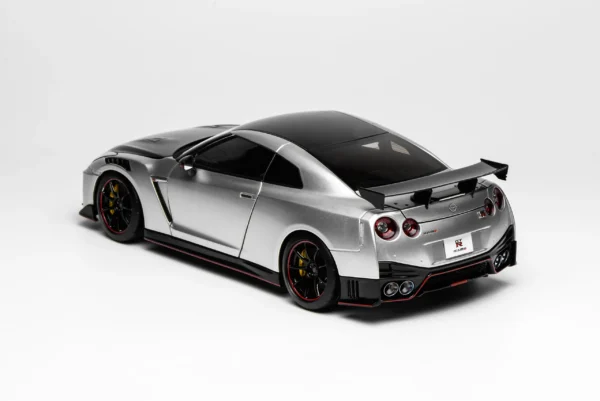 [PRE-ORDER] Motorhelix 1:18 Nissan GT-R NISMO (R35) Special Edition 2022 – Ultimate Metal Silver