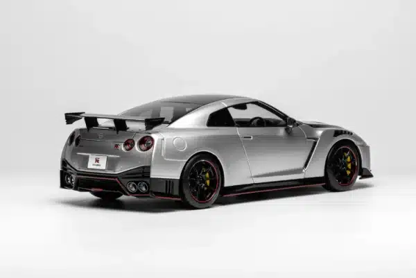 [PRE-ORDER] Motorhelix 1:18 Nissan GT-R NISMO (R35) Special Edition 2022 – Ultimate Metal Silver