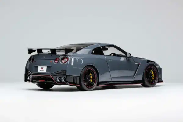[PRE-ORDER] Motorhelix 1:18 Nissan GT-R NISMO (R35) Special Edition 2022 – Stealth Gray