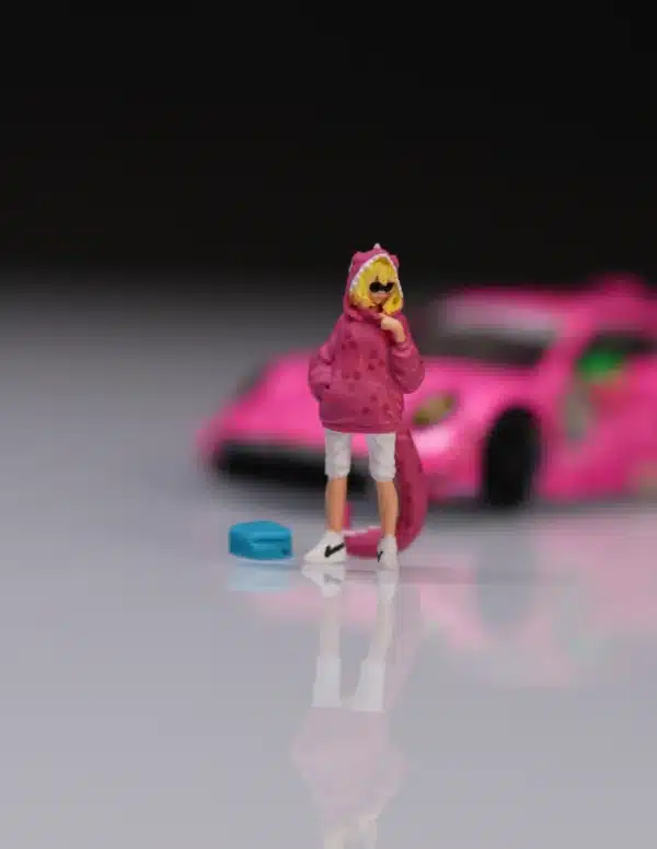 Moreart 1:64 "Roxy" Resin Figure - Diorama Accessory for Mini GT AO Racing Porsche
