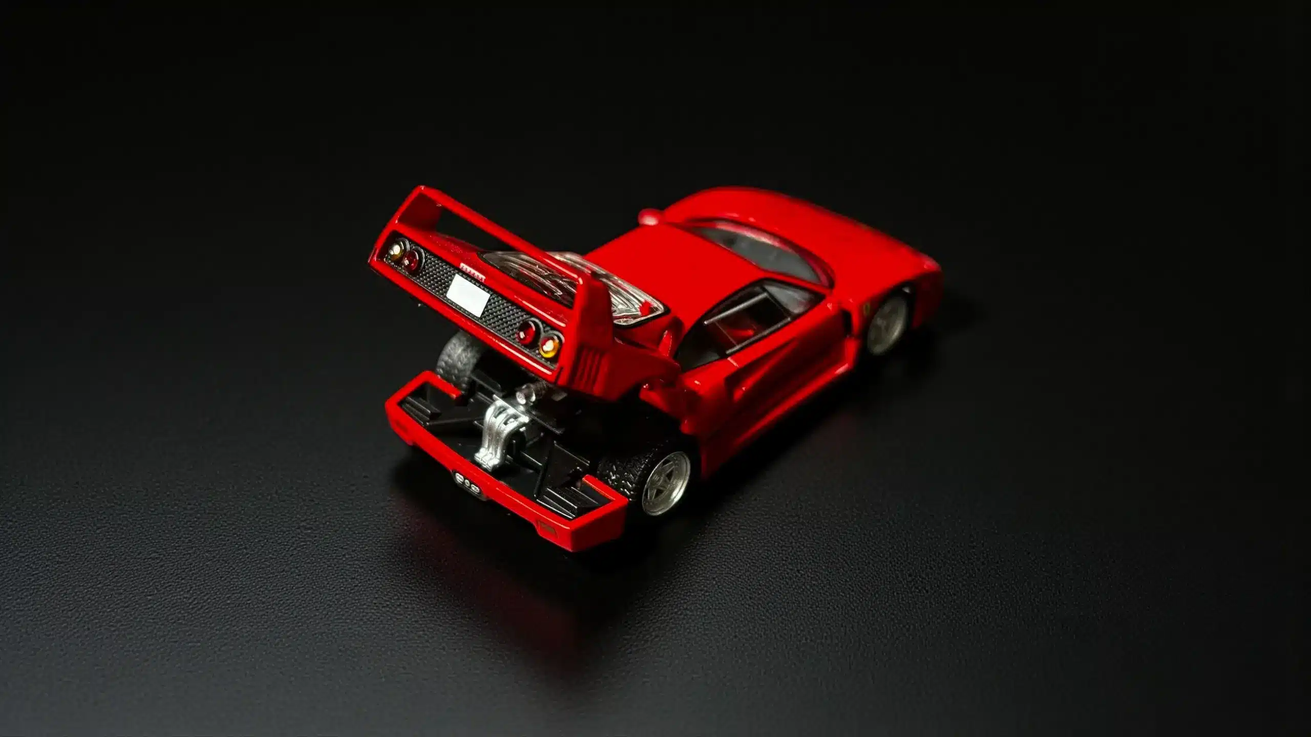 Weye Model Cars exclusive review photo: Analyzing the missing muffler box and exhaust gap on the 2025 TLV Ferrari F40.