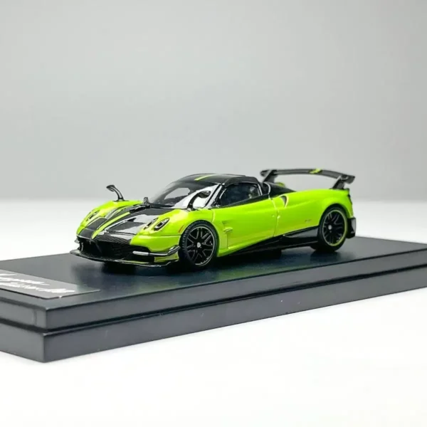 LCD Models 1:64 Pagani Huayra BC Roadster - Apple Green