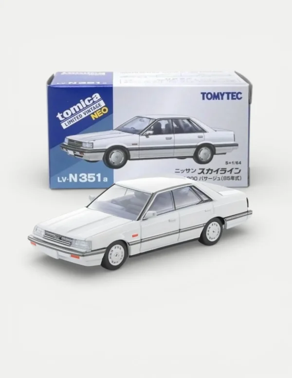 Tomytec TLV-N 1:64 Nissan Skyline 4-door HT 1800 Passage (1985) LV-N351a