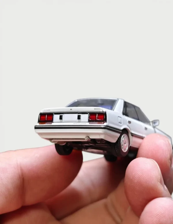 Tomytec TLV-N 1:64 Nissan Skyline 4-door HT 1800 Passage (1985) LV-N351a