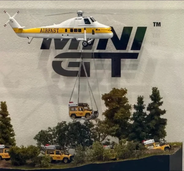 MINI GT #AC38 Sikorsky S58T Helicopter 1985 Camel Trophy 1:64 Scale Model